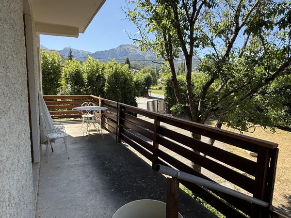 Maison familiale avec grand terrain constructible à Jausiers