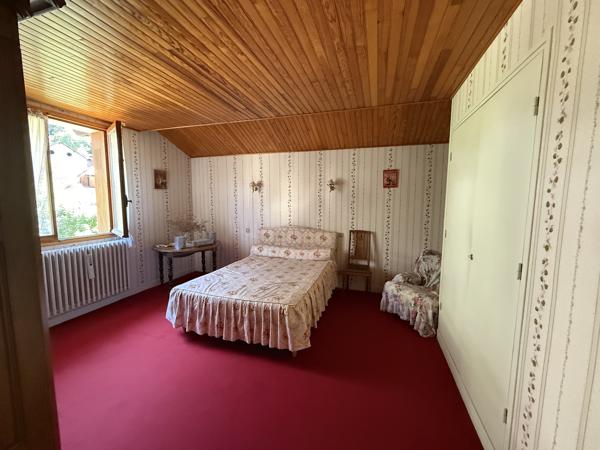 Maison familiale avec grand terrain constructible à Jausiers