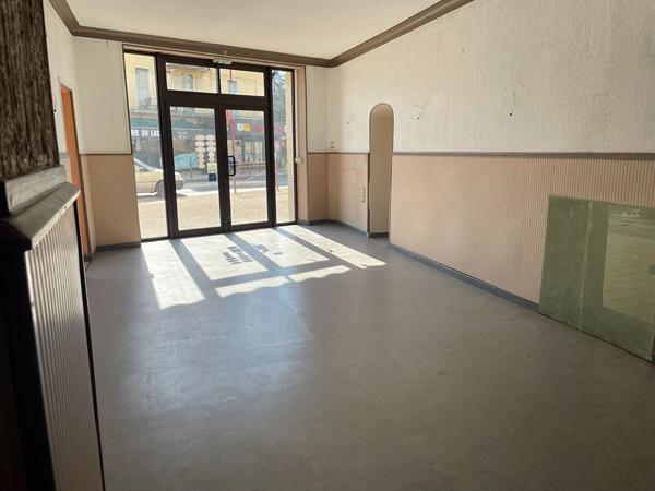 Local commercial de 65 m² sur la commune de Château Arnoux