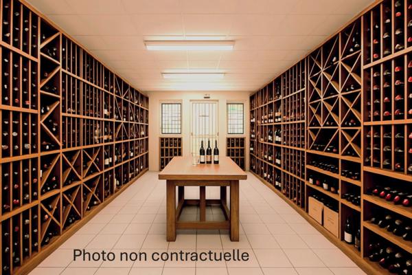 “62 m², 3 places privatives, visibilité totale : un local doublement gagnant.”