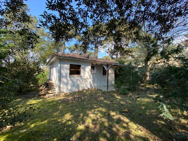 ARCACHON ABATILLES ! Maison 4 pièces de 80 m2 sur une parcelle boisée de de 584 m2 !