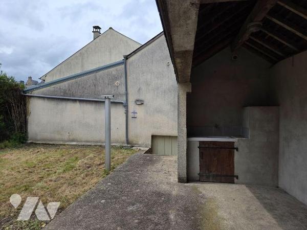 MAYENNE- Centre ville Notre-Dame, maison d'habitation de 3 chambres avec garage, terrain et cav...