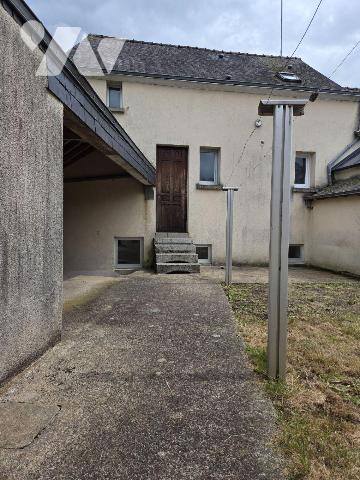 MAYENNE- Centre ville Notre-Dame, maison d'habitation de 3 chambres avec garage, terrain et cav...