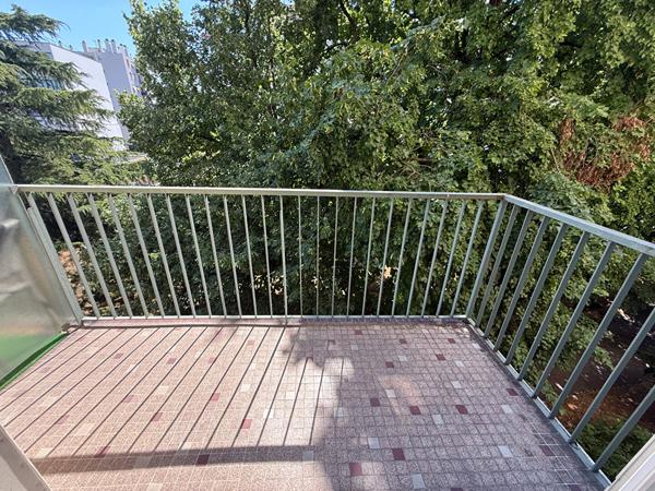 Appartement T1 bis Villeurbanne 37.71 m2, balcon, au calme, verdure, cuisine équipée, cave et possibilité acquérir un garage.
