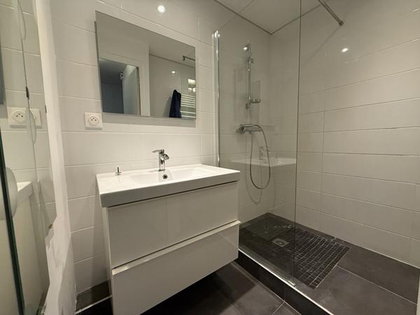 Appartement T1 bis Villeurbanne 37.71 m2, balcon, au calme, verdure, cuisine équipée, cave et possibilité acquérir un garage.