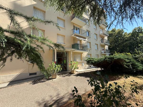 Appartement T1 bis Villeurbanne 37.71 m2, balcon, au calme, verdure, cuisine équipée, cave et possibilité acquérir un garage.