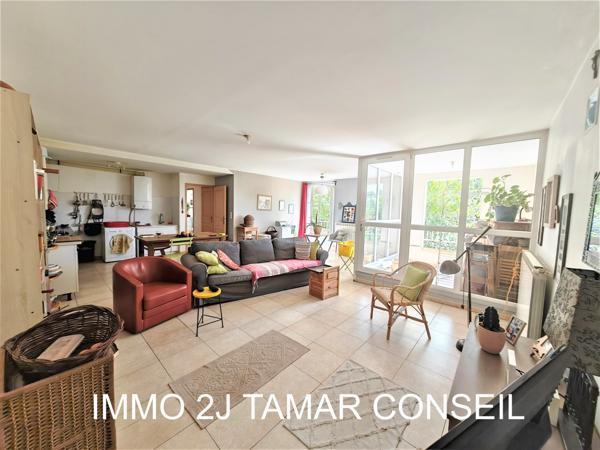 Cadenet (84160) Avenue Philippe de Girard Appartement T3 77,39 m² 84160 CADENET