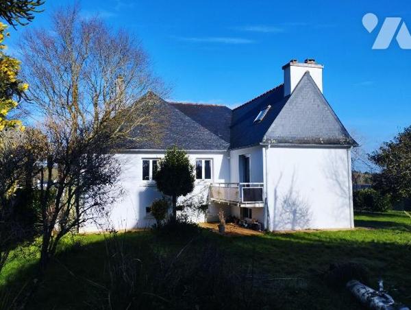 QUARTIER RESIDENTIEL POUR CETTE MAISON DATANT DE 1958 ET AGRANDIE EN 1983.
Bâtie sur un terrai...