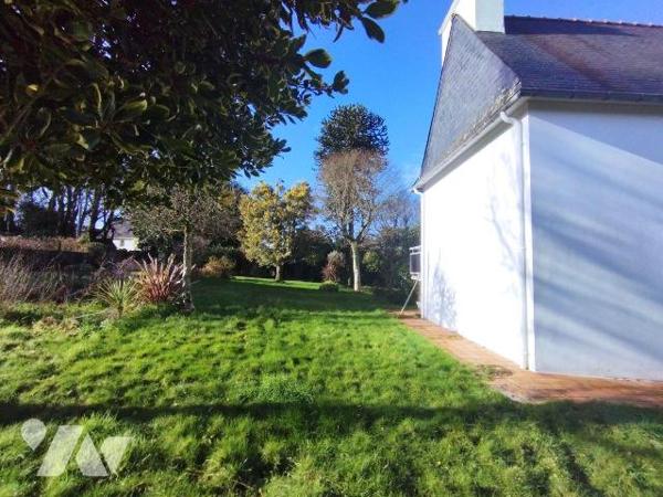 QUARTIER RESIDENTIEL POUR CETTE MAISON DATANT DE 1958 ET AGRANDIE EN 1983.
Bâtie sur un terrai...