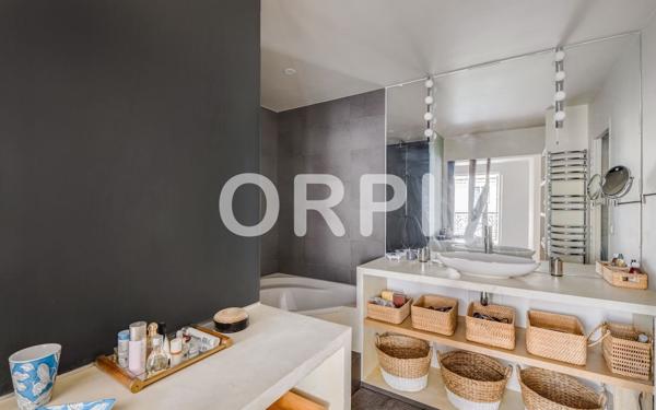 Appartement à vendre    4 pièces • 136 m2 Paris 3