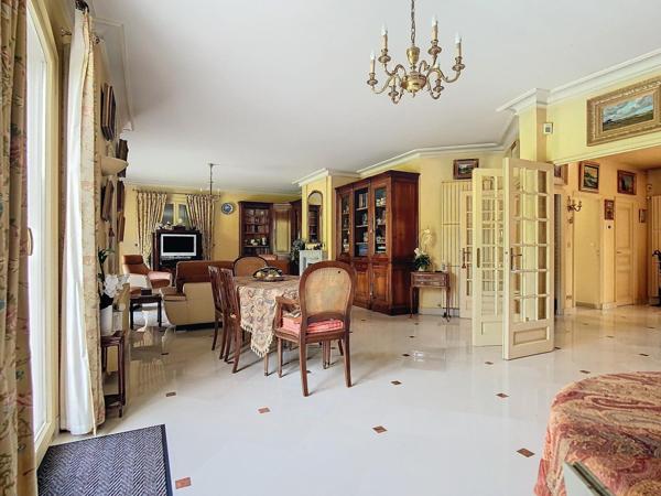 Demeure 292 m² 8 pièces, terrain 3000 m²