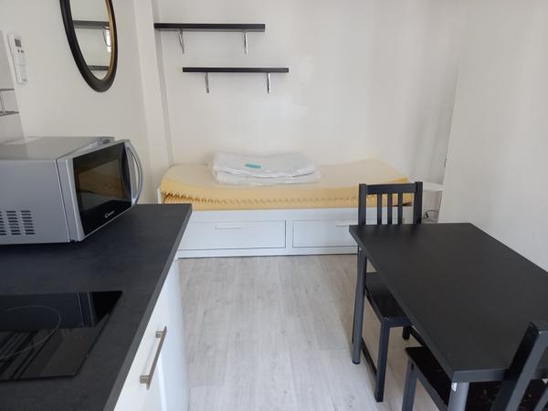 Appartement T1 Meublé Laval Centre-Ville Cathédrale