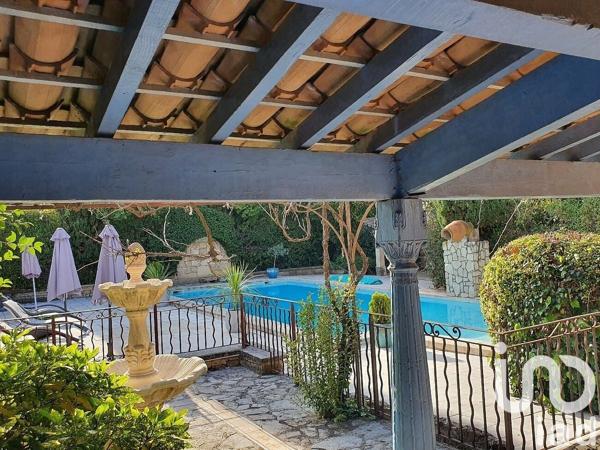 Mas 16 pièces de 584 m² à Robion (84440)