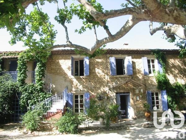 Mas 16 pièces de 584 m² à Robion (84440)