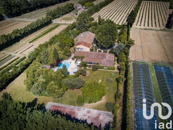 Mas 16 pièces de 584 m² à Robion (84440)