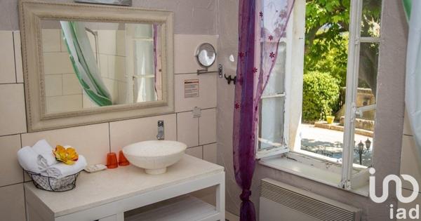 Mas 16 pièces de 584 m² à Robion (84440)