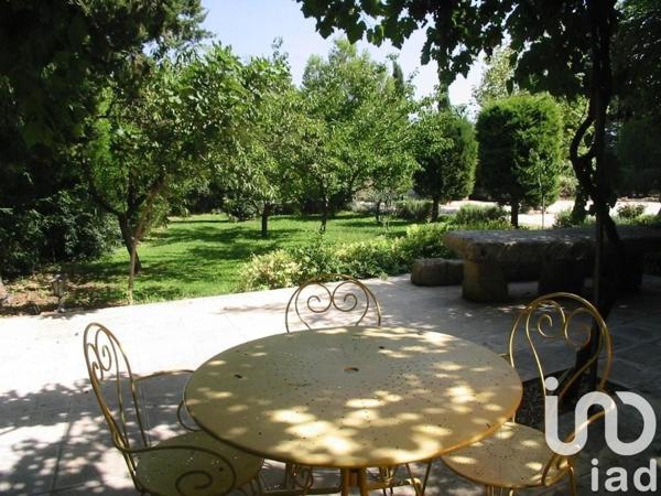 Mas 16 pièces de 584 m² à Robion (84440)