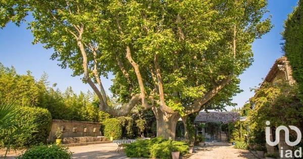 Mas 16 pièces de 584 m² à Robion (84440)