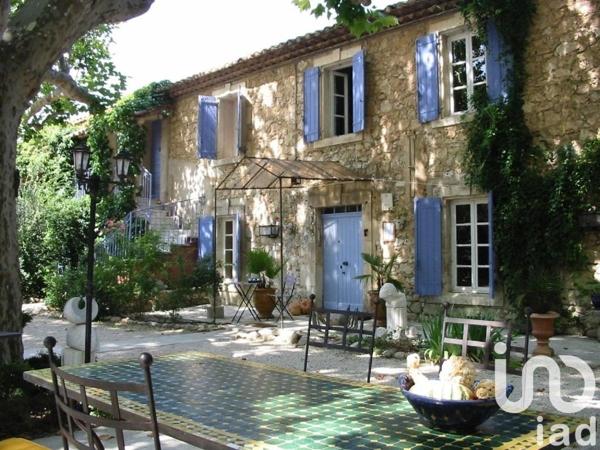 Mas 16 pièces de 584 m² à Robion (84440)