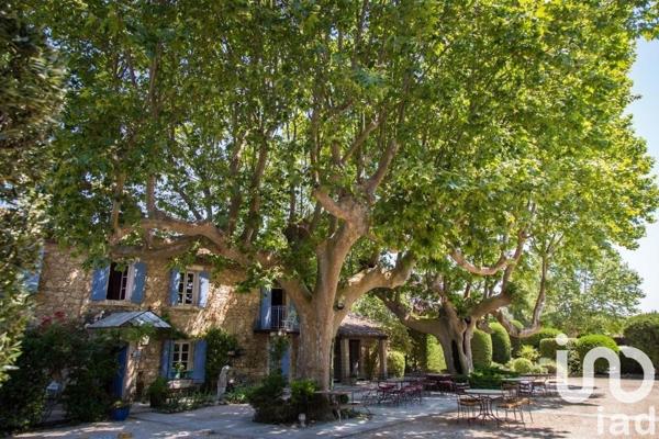Mas 16 pièces de 584 m² à Robion (84440)