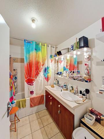 A vendre pour investisseur appartement TYPE 3 loué avec terrasse et stationnement privatif Poitiers Saint Eloi