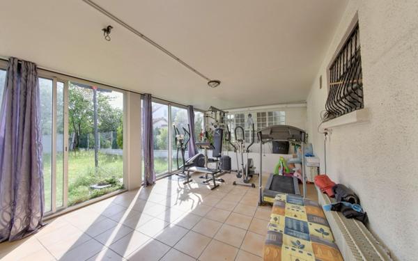 Maison à vendre    6 pièces • 145 m2 Le Blanc-Mesnil