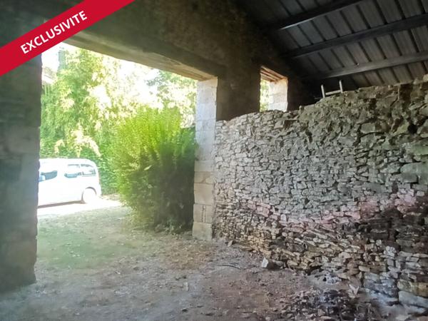 Cottage en pierre à rénover à Blanzay