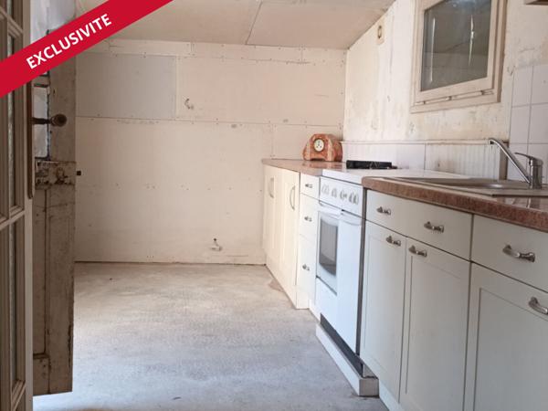 Cottage en pierre à rénover à Blanzay