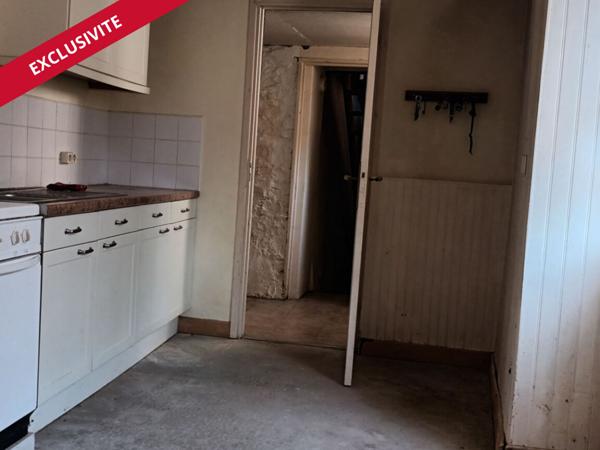 Cottage en pierre à rénover à Blanzay