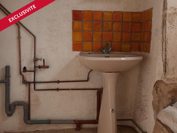 Cottage en pierre à rénover à Blanzay