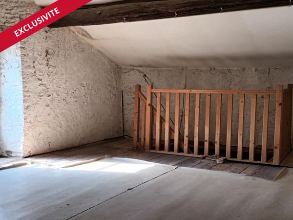 Cottage en pierre à rénover à Blanzay