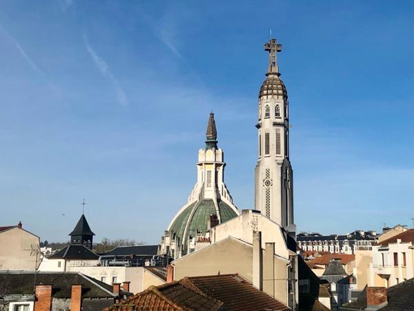 Vichy (03200) A VENDRE, A VICHY, APPART T2, 4ème AVEC TERRASSE, ASCENSEUR, CAVE