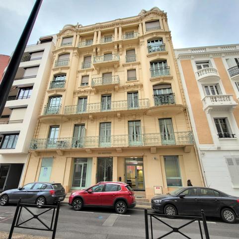 Vichy (03200) A VENDRE, A VICHY, APPART T2, 4ème AVEC TERRASSE, ASCENSEUR, CAVE