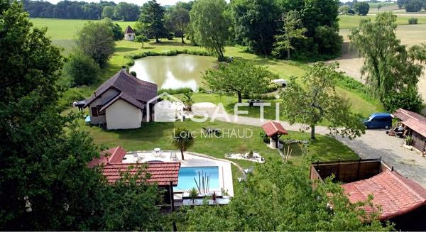 Maison avec étang privé et piscine sur 7 460 m²