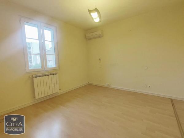 Local professionnel à louer 145m²