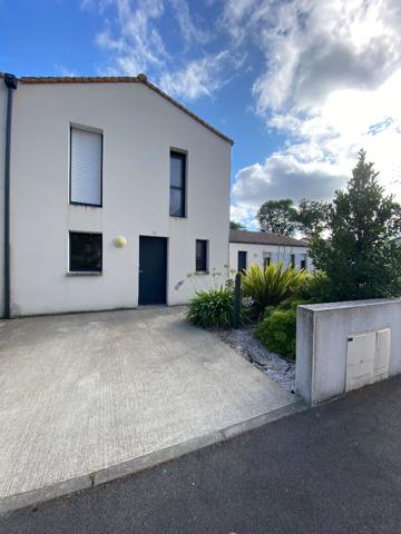 Maison à louer Challans : 4 pièces, 89m² avec 3 chambre(s) à 765€ - AJP Immobilier Challans