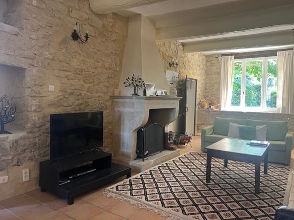 Carpentras (84200) Entre Caromb et les Dentelles de Montmirail – Authentique mas en pierre avec jardin, piscine, vue Ventoux