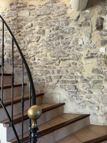 Carpentras (84200) Entre Caromb et les Dentelles de Montmirail – Authentique mas en pierre avec jardin, piscine, vue Ventoux