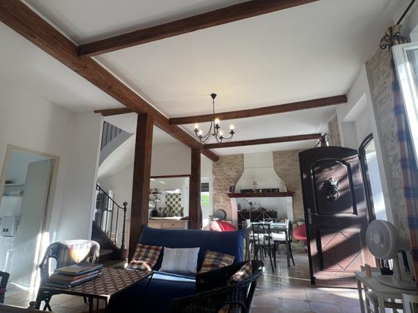 Carpentras (84200) Entre Caromb et les Dentelles de Montmirail – Authentique mas en pierre avec jardin, piscine, vue Ventoux