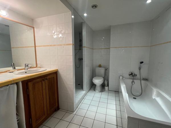 Carpentras (84200) Entre Caromb et les Dentelles de Montmirail – Authentique mas en pierre avec jardin, piscine, vue Ventoux