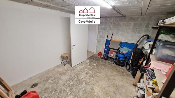 Maison: cuis sal/sej 3ch + ss/sol: cuis été, 1 ch, cave garage /1935m²