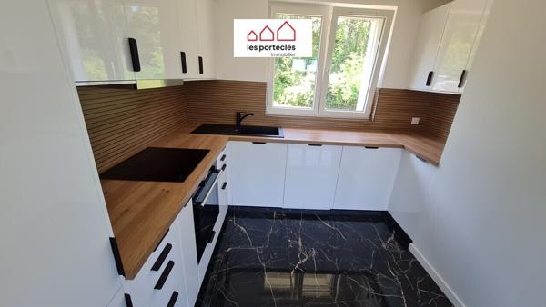 Maison: cuis sal/sej 3ch + ss/sol: cuis été, 1 ch, cave garage /1935m²