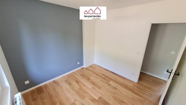 Maison: cuis sal/sej 3ch + ss/sol: cuis été, 1 ch, cave garage /1935m²