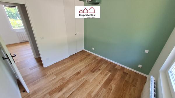 Maison: cuis sal/sej 3ch + ss/sol: cuis été, 1 ch, cave garage /1935m²