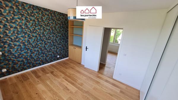 Maison: cuis sal/sej 3ch + ss/sol: cuis été, 1 ch, cave garage /1935m²