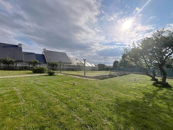 TERRAIN CONSTRUCTIBLE - 585 M² - NOYAL PONTIVY
