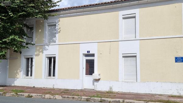 Maison de ville à vendre à Jonzac en Charente-Maritime (17500), ref : 1866