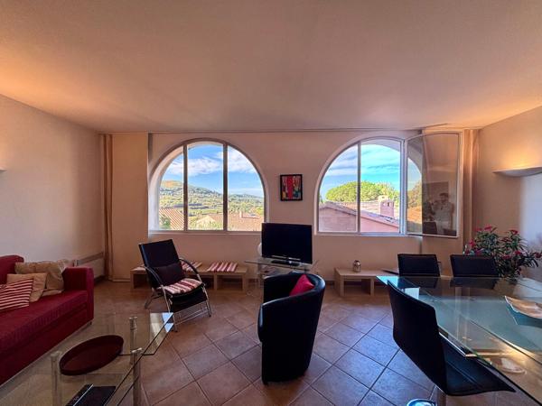 À vendre – Grand T3/4 lumineux de 103 m²  vue mer et collines au cœur de La Cadière-d’Azur