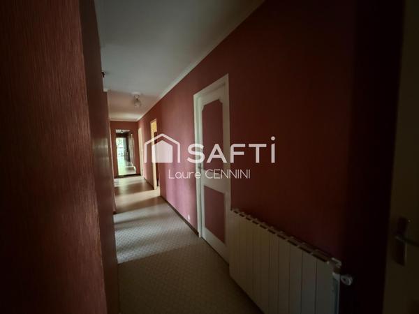 Maison traditionnelle sur 2500 m² de terrain