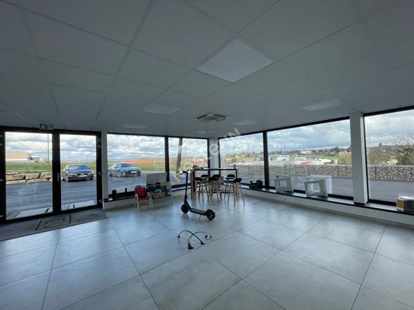 Ensemble immobilier sur zone d'activité à Phalsbourg .